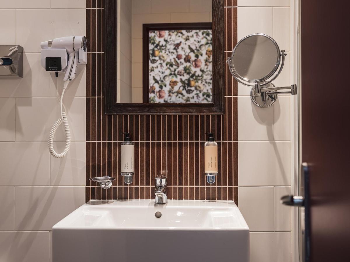 Hotel Brittany Paris Bagian luar foto